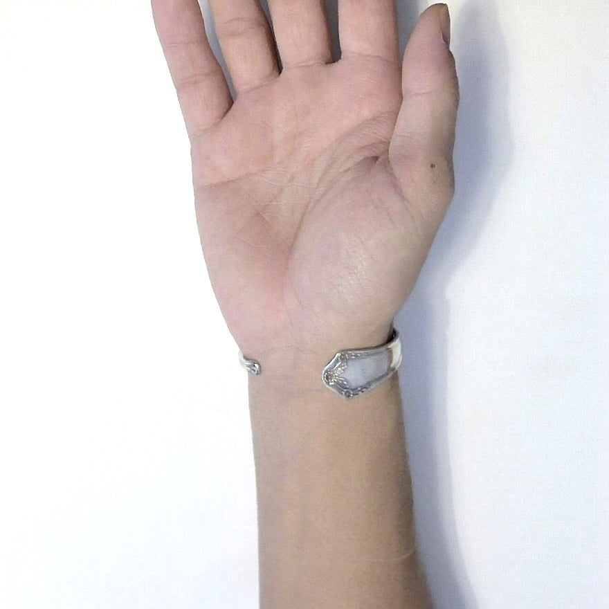 Spoon Bangle No.6437